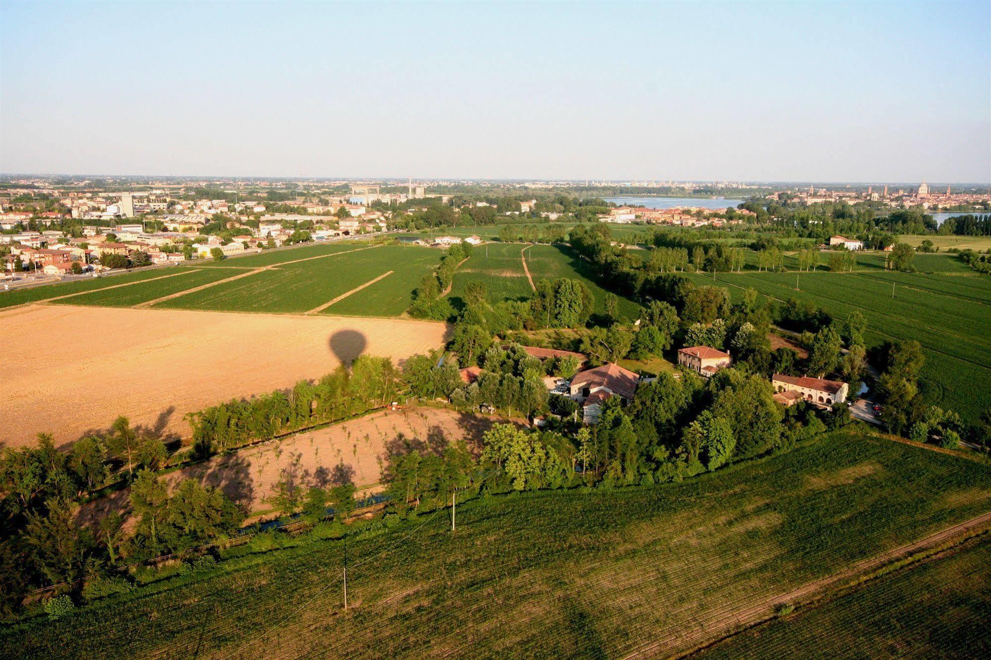 Agriturismo Corte San Girolamo Мантова Екстериор снимка
